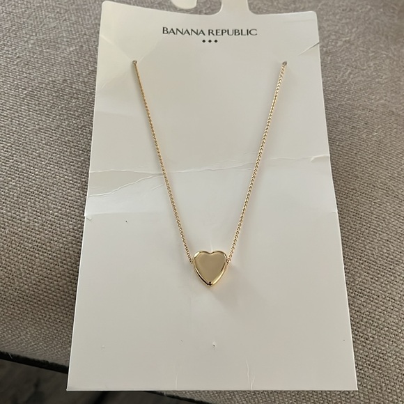 Banana Republic Gold Delicate Chain Heart Pendant Necklace/NWT - Picture 3 of 7